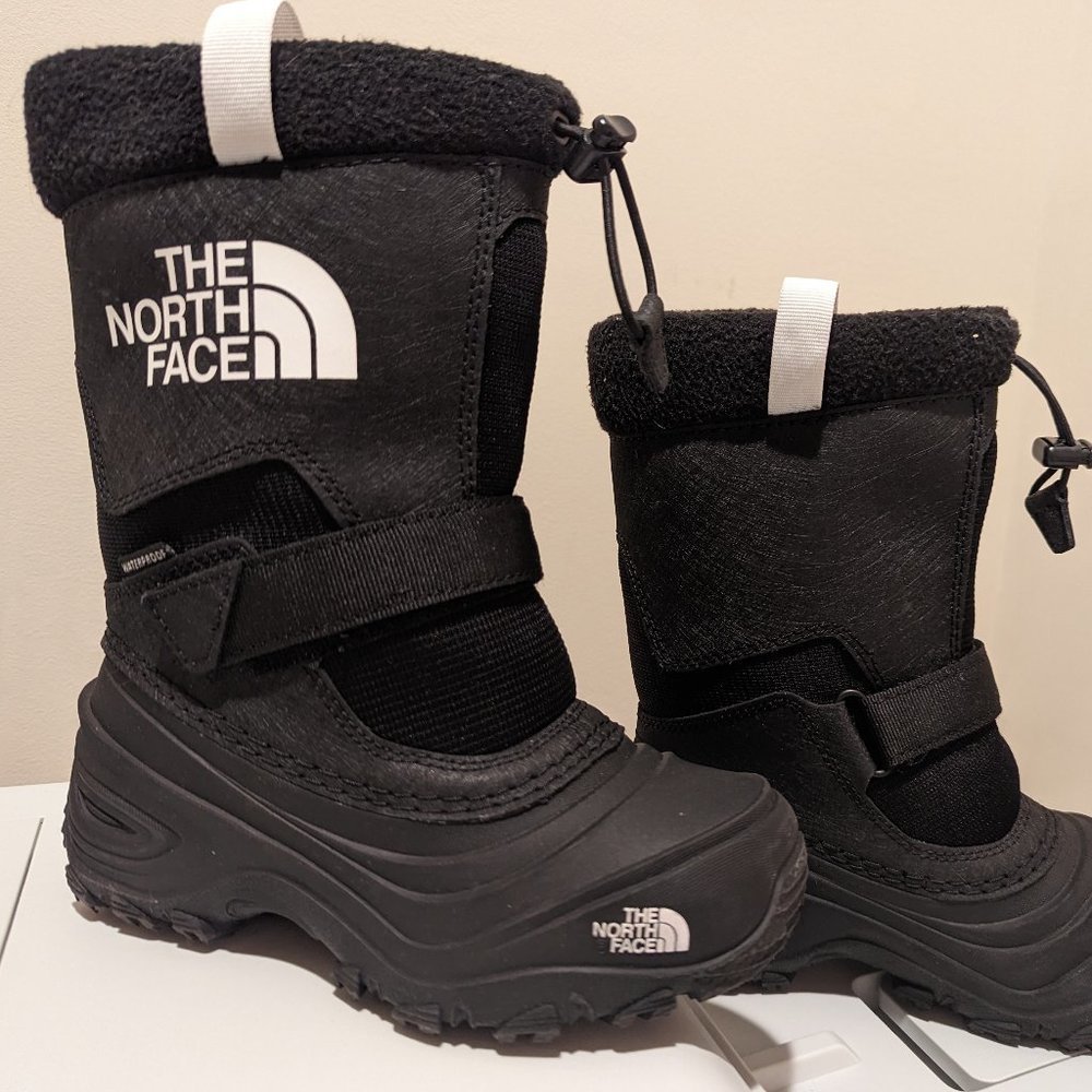 EUC Kids North Face boots Size 12